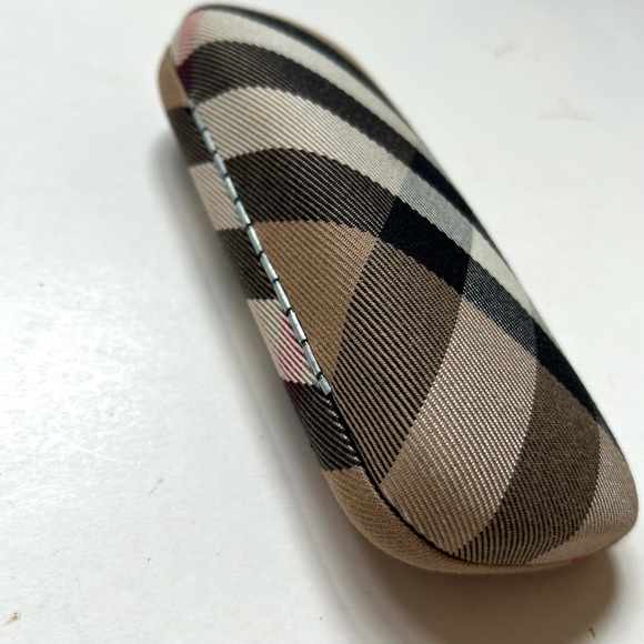 Burberry Glasses Case in Signature Burberry Fabric. Excellent Condition. - Picture 4 of 6